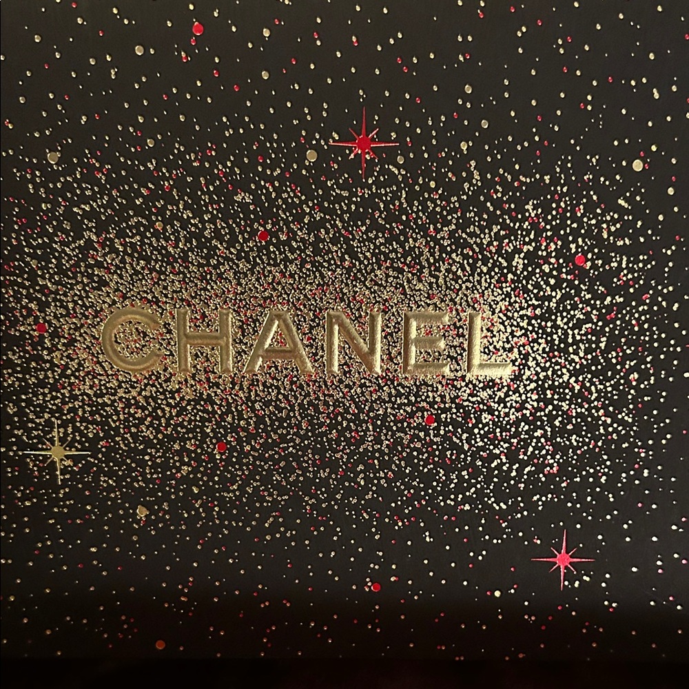 CHANEL Red Tweed Cosmetic Case - Picture 3 of 6